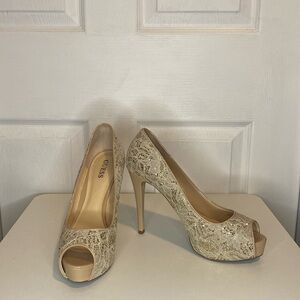Guess Gold pumps/heels